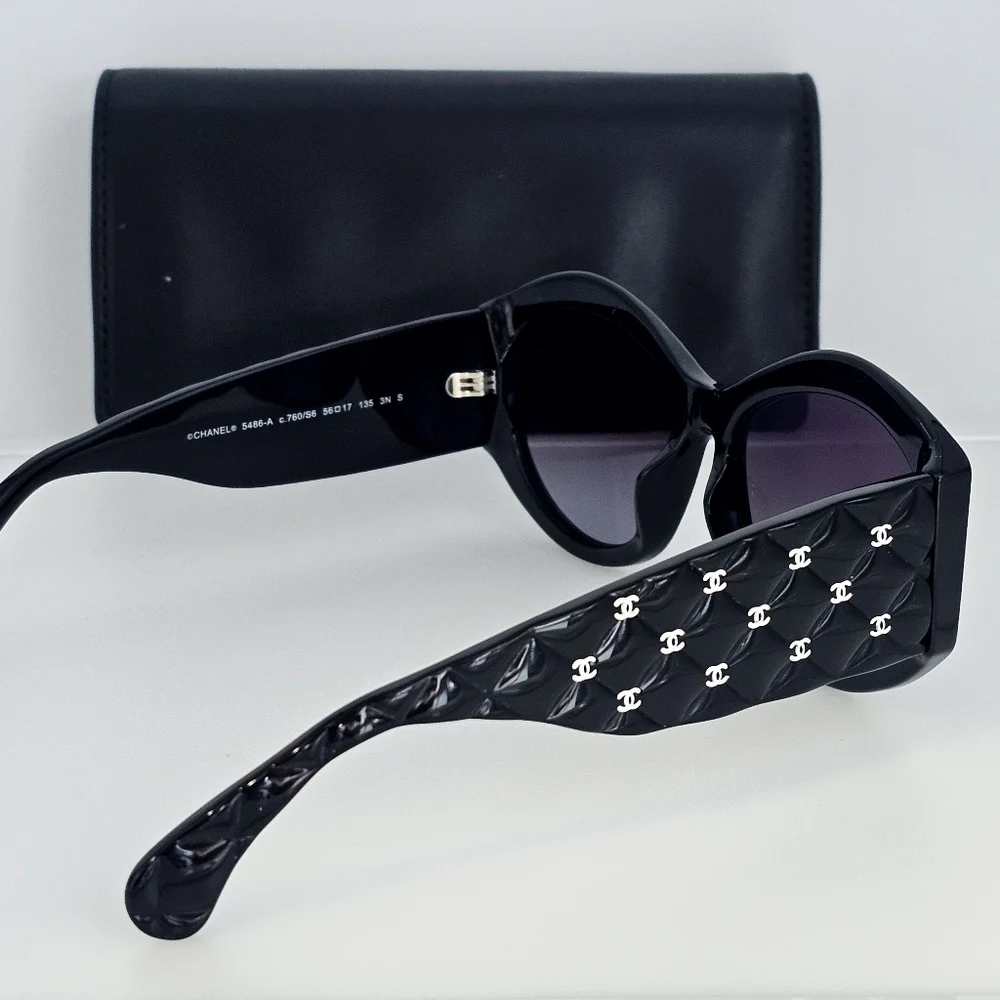 Luxe Style Oversized Sunglasses | Black | Quilted Arm Statement Frames - Picture 5 of 12